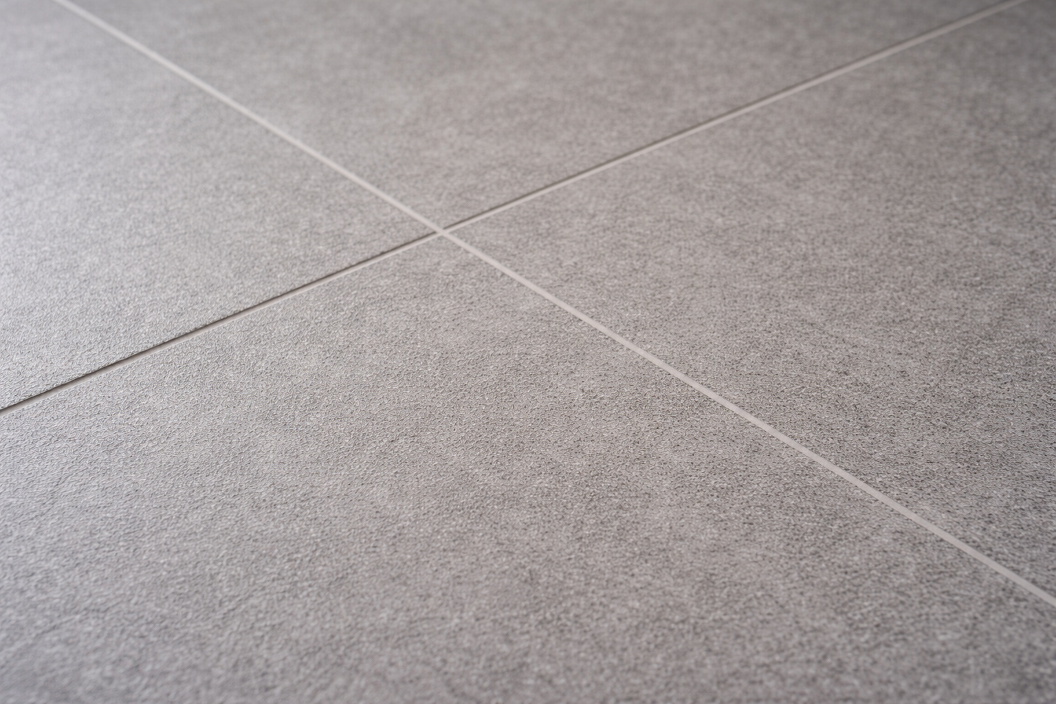 세련된 느낌의 그레이 컬러 포세린 타일